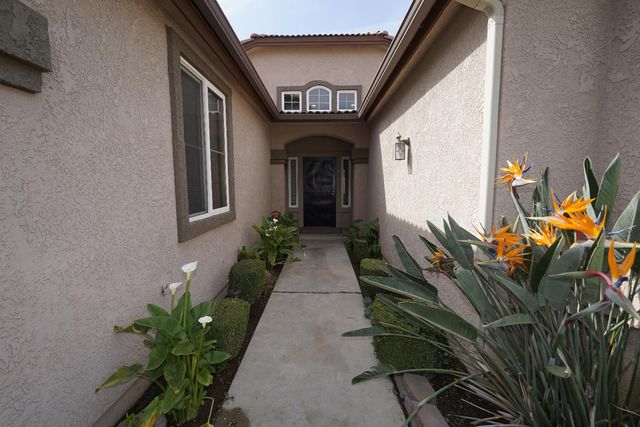 5919 W Chennault Avenue, Fresno, CA 93722