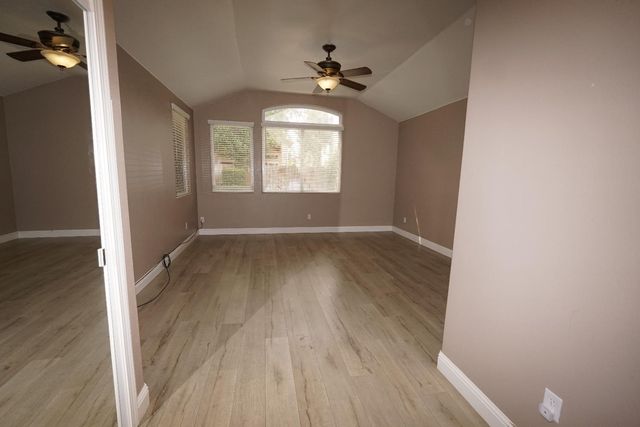 5919 W Chennault Avenue, Fresno, CA 93722