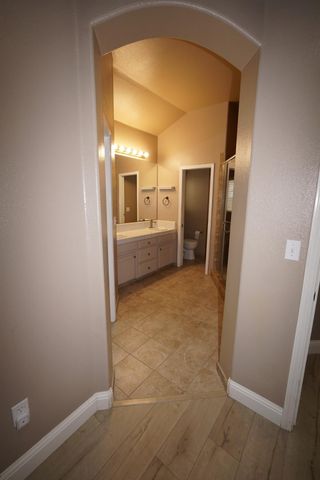 5919 W Chennault Avenue, Fresno, CA 93722