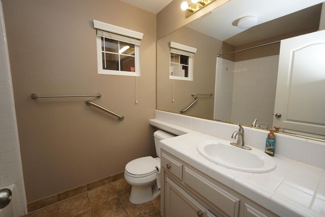 5919 W Chennault Avenue, Fresno, CA 93722