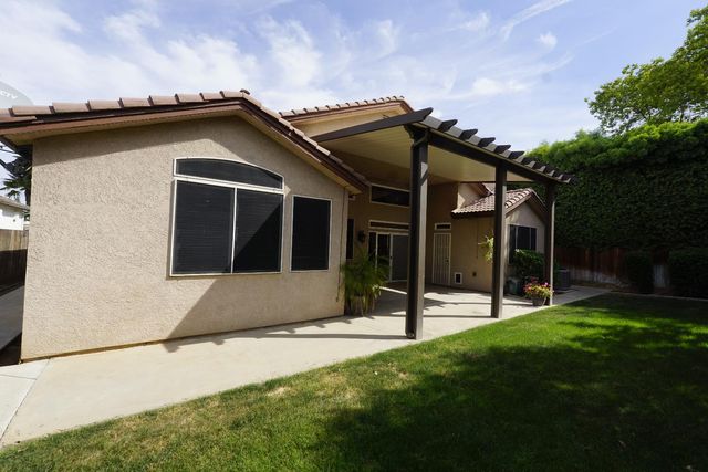 5919 W Chennault Avenue, Fresno, CA 93722