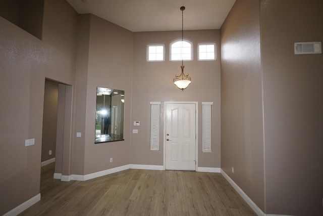 5919 W Chennault Avenue, Fresno, CA 93722