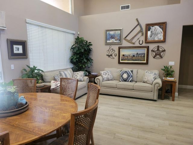 5919 W Chennault Avenue, Fresno, CA 93722