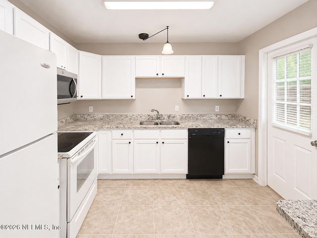 8067 SANTILLO Drive, Jacksonville, FL 32217