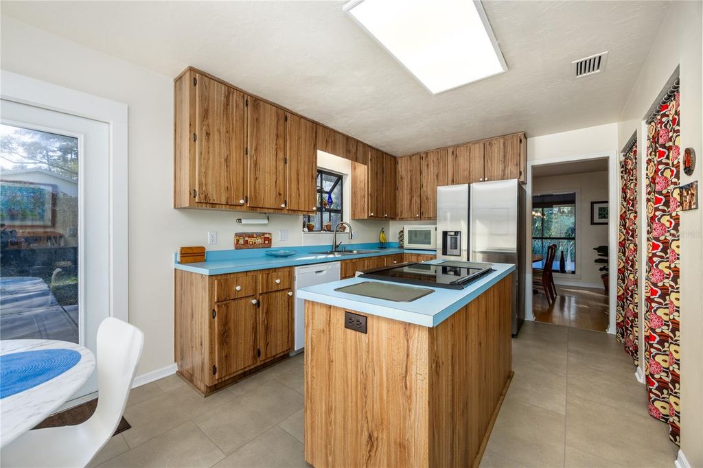 Image 11 of property listing at 2436 NW 37TH TERRACE, Gainesville, FL 32605