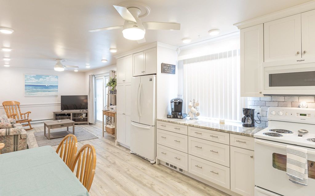 Image 1 of property listing at 68 Kings Highway # 3, Hampton, NH 03842