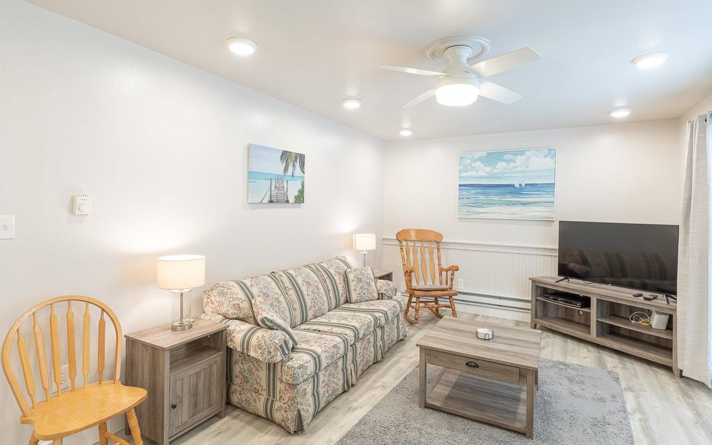 Image 11 of property listing at 68 Kings Highway # 3, Hampton, NH 03842