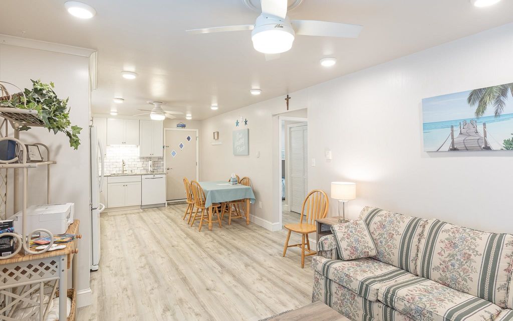 Image 12 of property listing at 68 Kings Highway # 3, Hampton, NH 03842