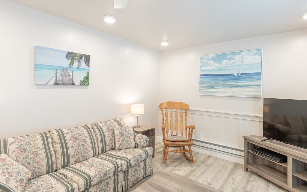Image 13 of property listing at 68 Kings Highway # 3, Hampton, NH 03842