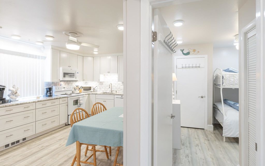 Image 16 of property listing at 68 Kings Highway # 3, Hampton, NH 03842