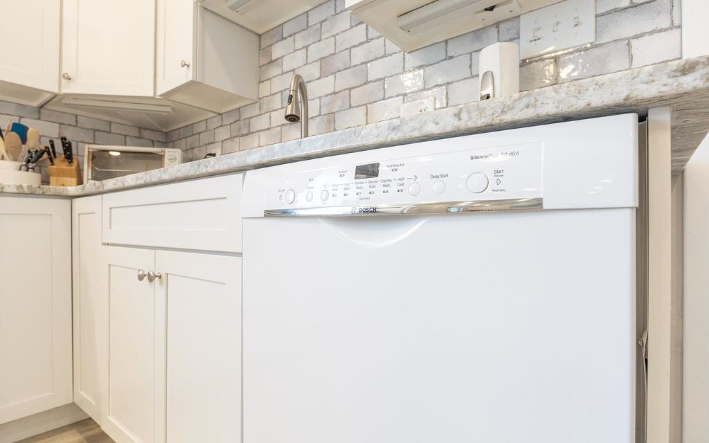 Image 6 of property listing at 68 Kings Highway # 3, Hampton, NH 03842