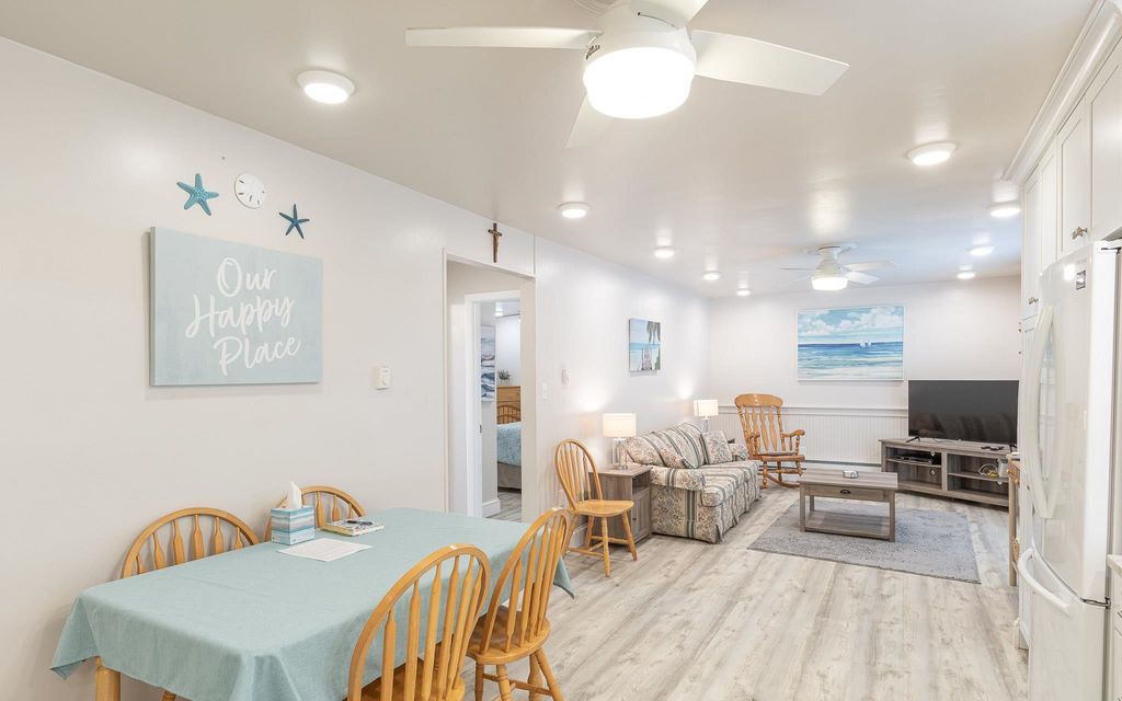 Image 9 of property listing at 68 Kings Highway # 3, Hampton, NH 03842