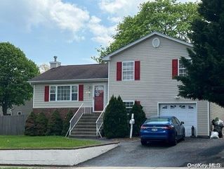 215 53rd Street, Lindenhurst, NY 11757