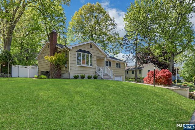 154 Spring Valley Road, Park Ridge, NJ 07656