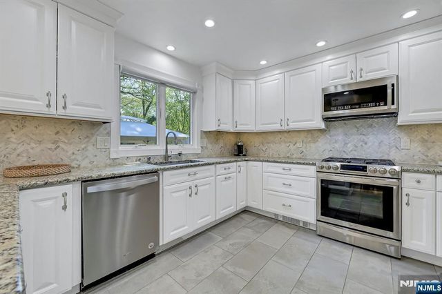 154 Spring Valley Road, Park Ridge, NJ 07656