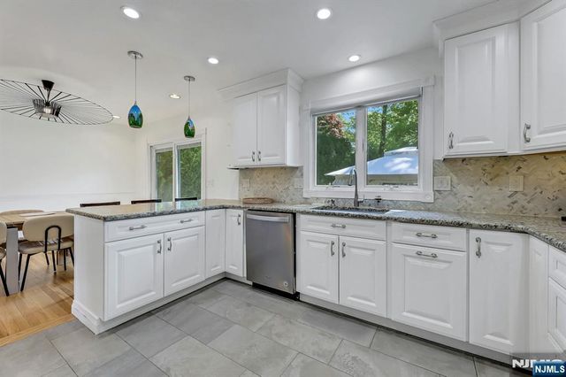 154 Spring Valley Road, Park Ridge, NJ 07656