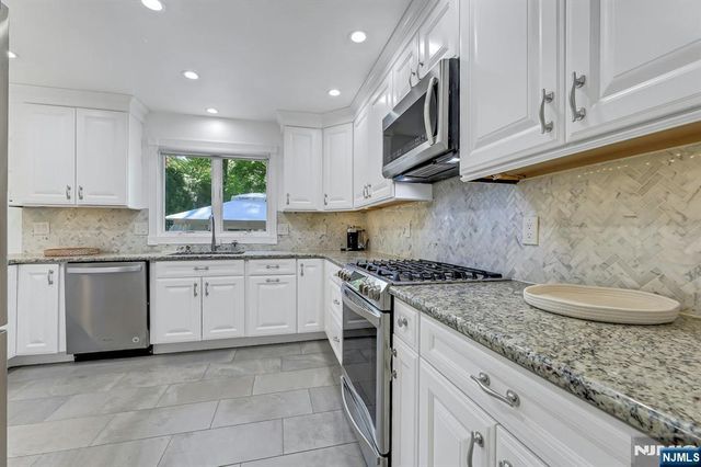 154 Spring Valley Road, Park Ridge, NJ 07656