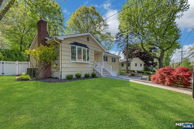 154 Spring Valley Road, Park Ridge, NJ 07656