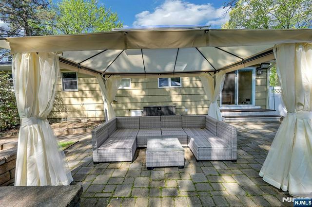 154 Spring Valley Road, Park Ridge, NJ 07656