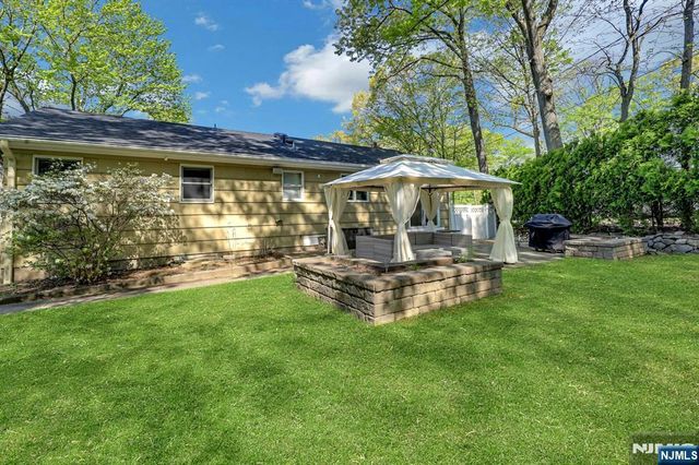 154 Spring Valley Road, Park Ridge, NJ 07656