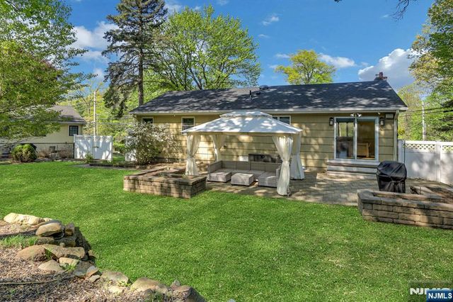 154 Spring Valley Road, Park Ridge, NJ 07656