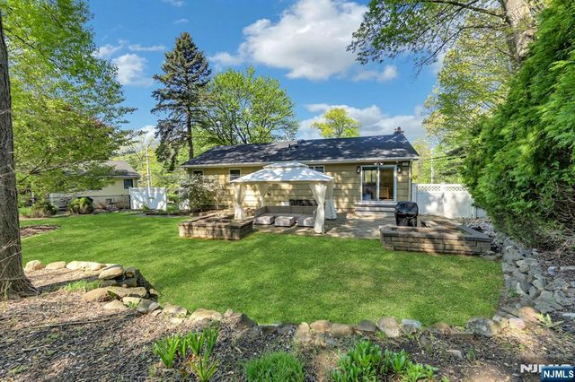 154 Spring Valley Road, Park Ridge, NJ 07656