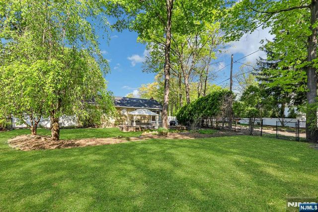154 Spring Valley Road, Park Ridge, NJ 07656