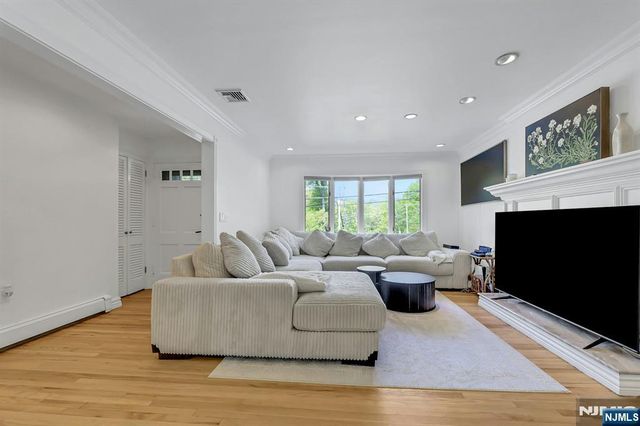 154 Spring Valley Road, Park Ridge, NJ 07656