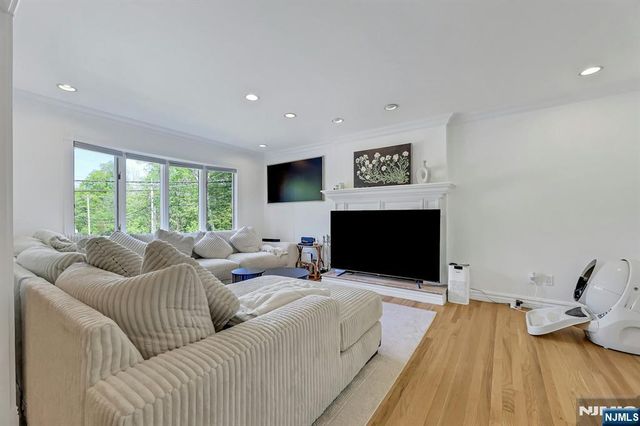 154 Spring Valley Road, Park Ridge, NJ 07656