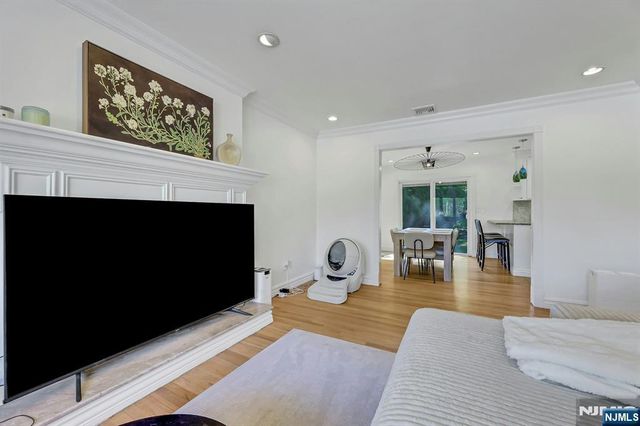 154 Spring Valley Road, Park Ridge, NJ 07656
