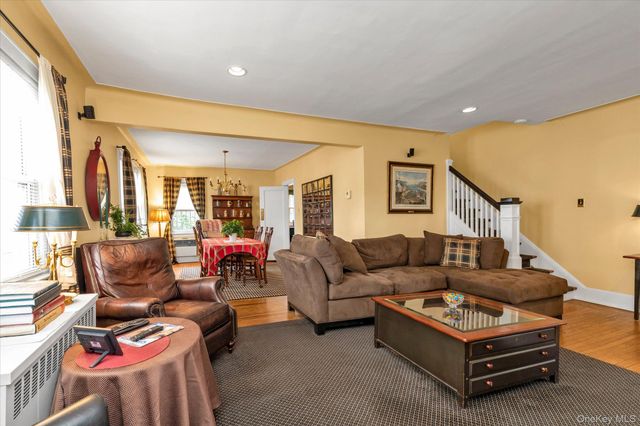 20 Highland Place, Great Neck, NY 11020