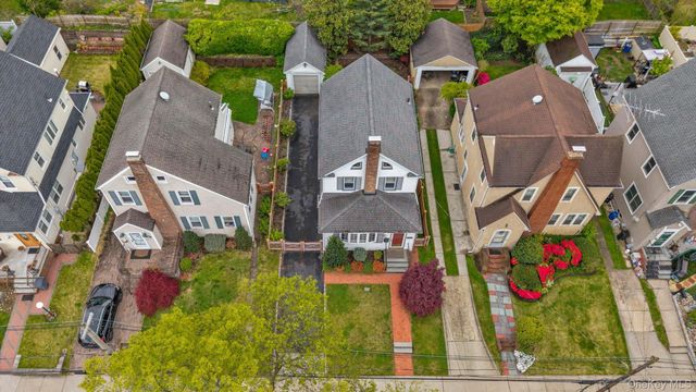 20 Highland Place, Great Neck, NY 11020