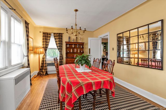 20 Highland Place, Great Neck, NY 11020