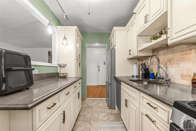 3 Remsen Road 2L, Yonkers, NY 10710