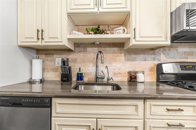 3 Remsen Road 2L, Yonkers, NY 10710