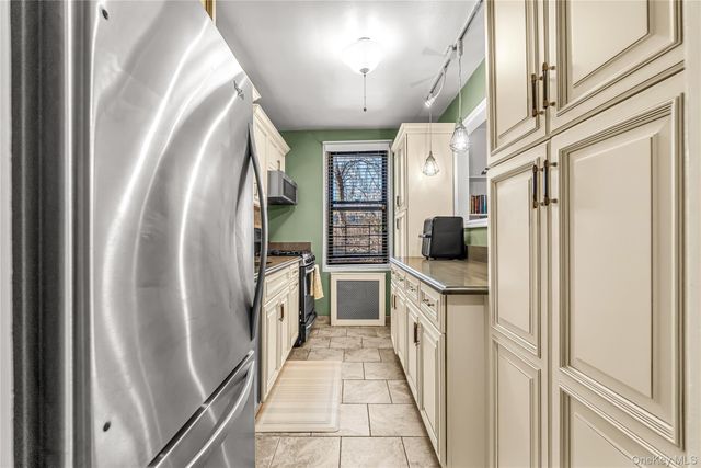 3 Remsen Road 2L, Yonkers, NY 10710