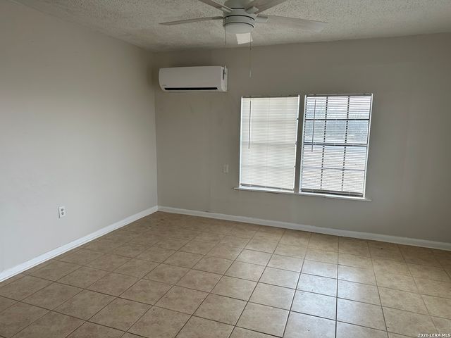 426 Carrizo Hill, Carrizo Springs, TX 78834