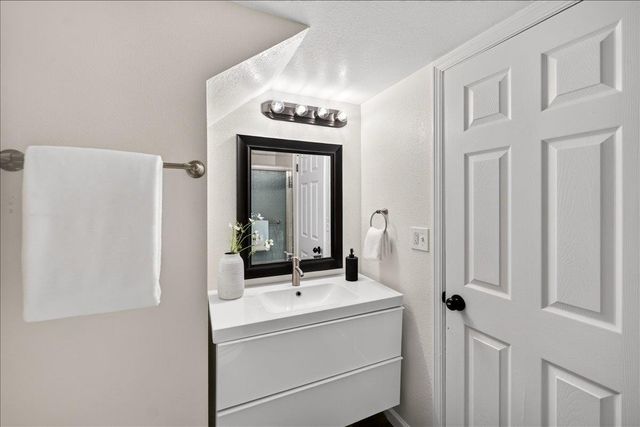 554 Castle Street, Daly City, CA 94014