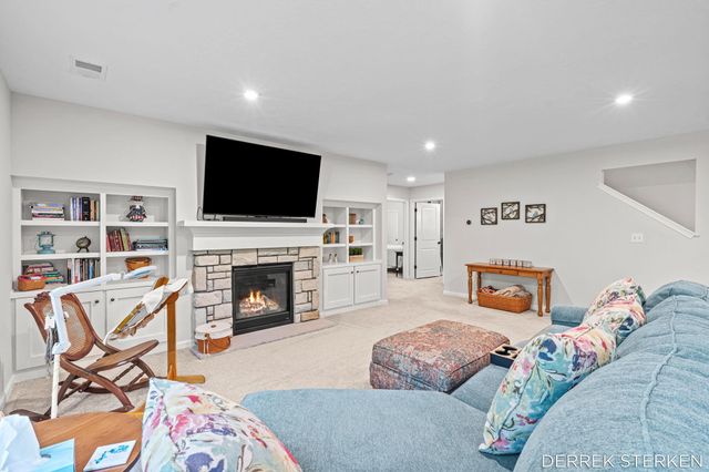 2062 Flowering Drive, Jamestown Twp, MI 49426