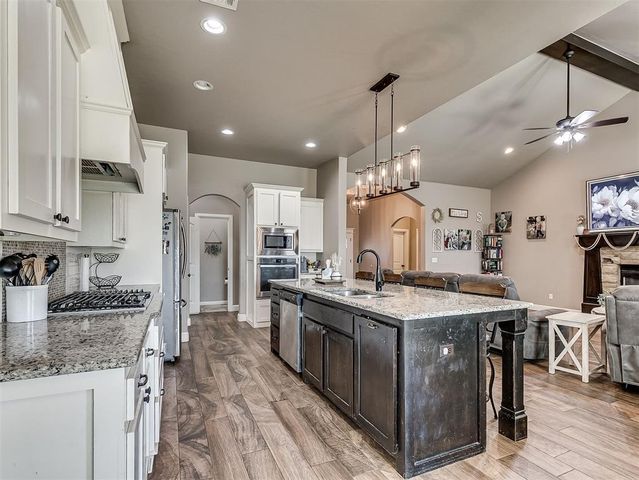 4612 Kentucky Ridge Drive, Mustang, OK 73064