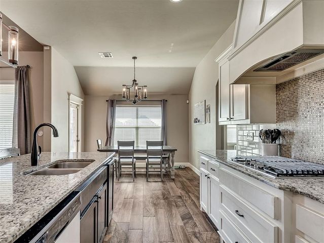 4612 Kentucky Ridge Drive, Mustang, OK 73064