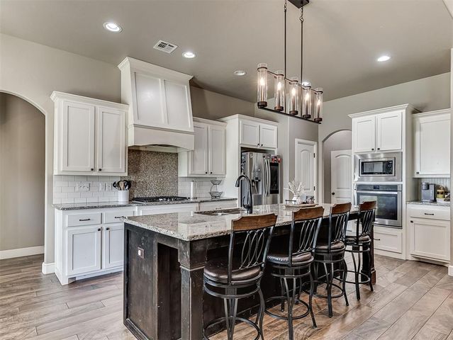 4612 Kentucky Ridge Drive, Mustang, OK 73064