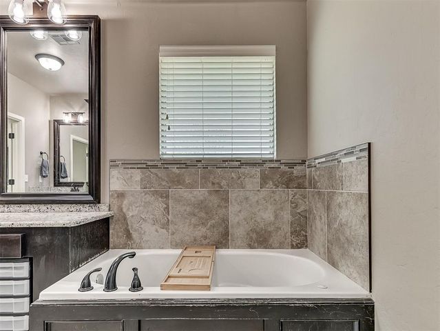 4612 Kentucky Ridge Drive, Mustang, OK 73064
