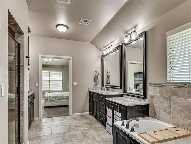 4612 Kentucky Ridge Drive, Mustang, OK 73064