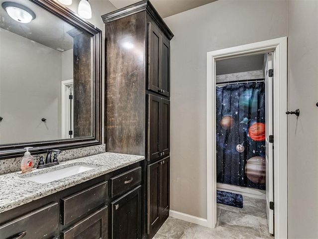 4612 Kentucky Ridge Drive, Mustang, OK 73064