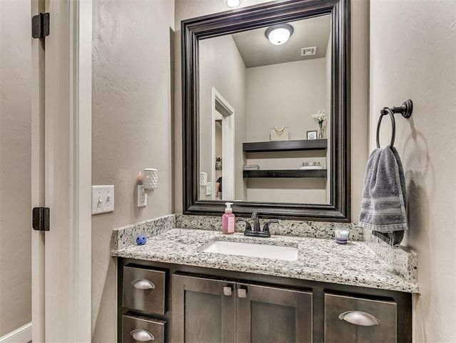 4612 Kentucky Ridge Drive, Mustang, OK 73064
