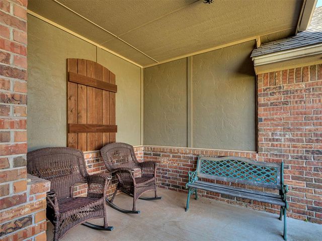 4612 Kentucky Ridge Drive, Mustang, OK 73064