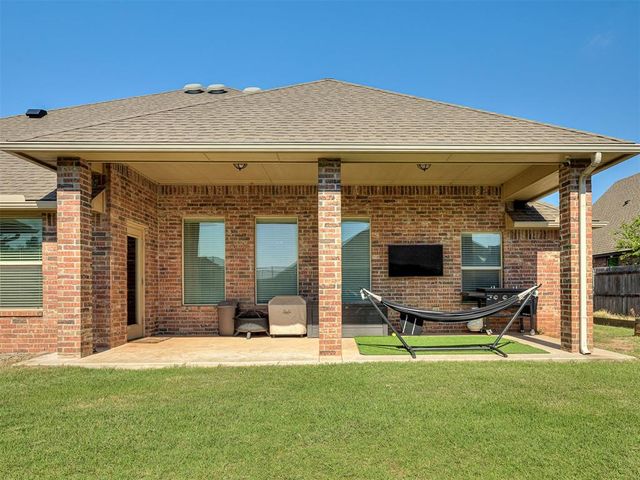 4612 Kentucky Ridge Drive, Mustang, OK 73064
