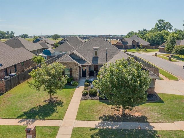 4612 Kentucky Ridge Drive, Mustang, OK 73064