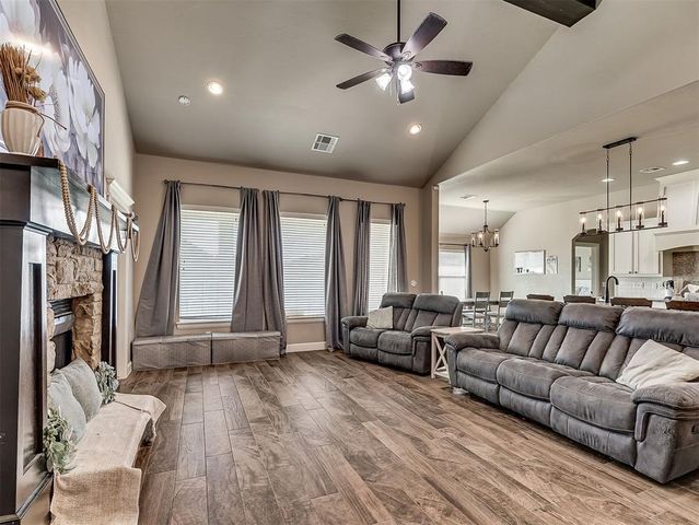 4612 Kentucky Ridge Drive, Mustang, OK 73064